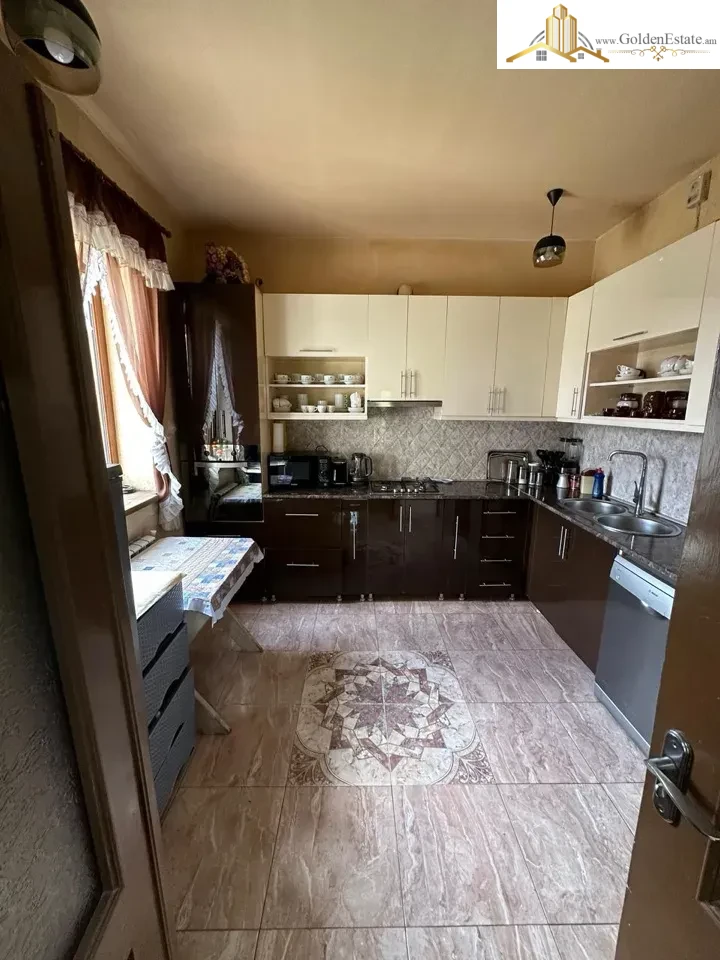 Մեկ հարկանի քարե տուն Էզրաս Հասրաթյան փողոցում Քանաքեռ-Զեյթունում, 132 քմ, 525 քմ հողի վրա