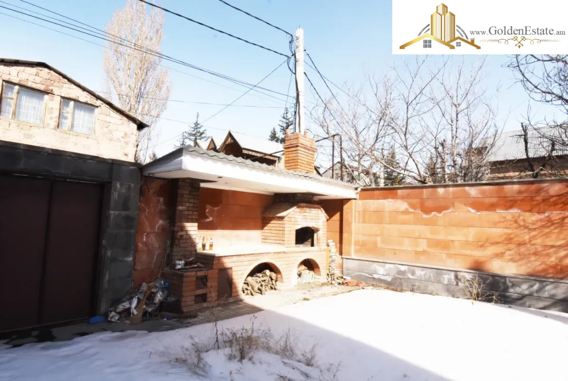 Երկու հարկանի քարե տուն Ձորաղբյուր 37-րդ փողոցում Նոր Նորքում, 270 քմ, 720 քմ հողի վրա