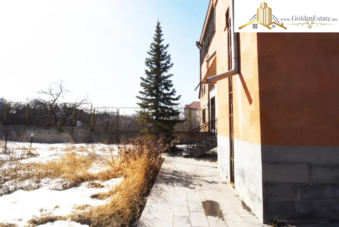 Երկու հարկանի քարե տուն Ձորաղբյուր 37-րդ փողոցում Նոր Նորքում, 270 քմ, 720 քմ հողի վրա