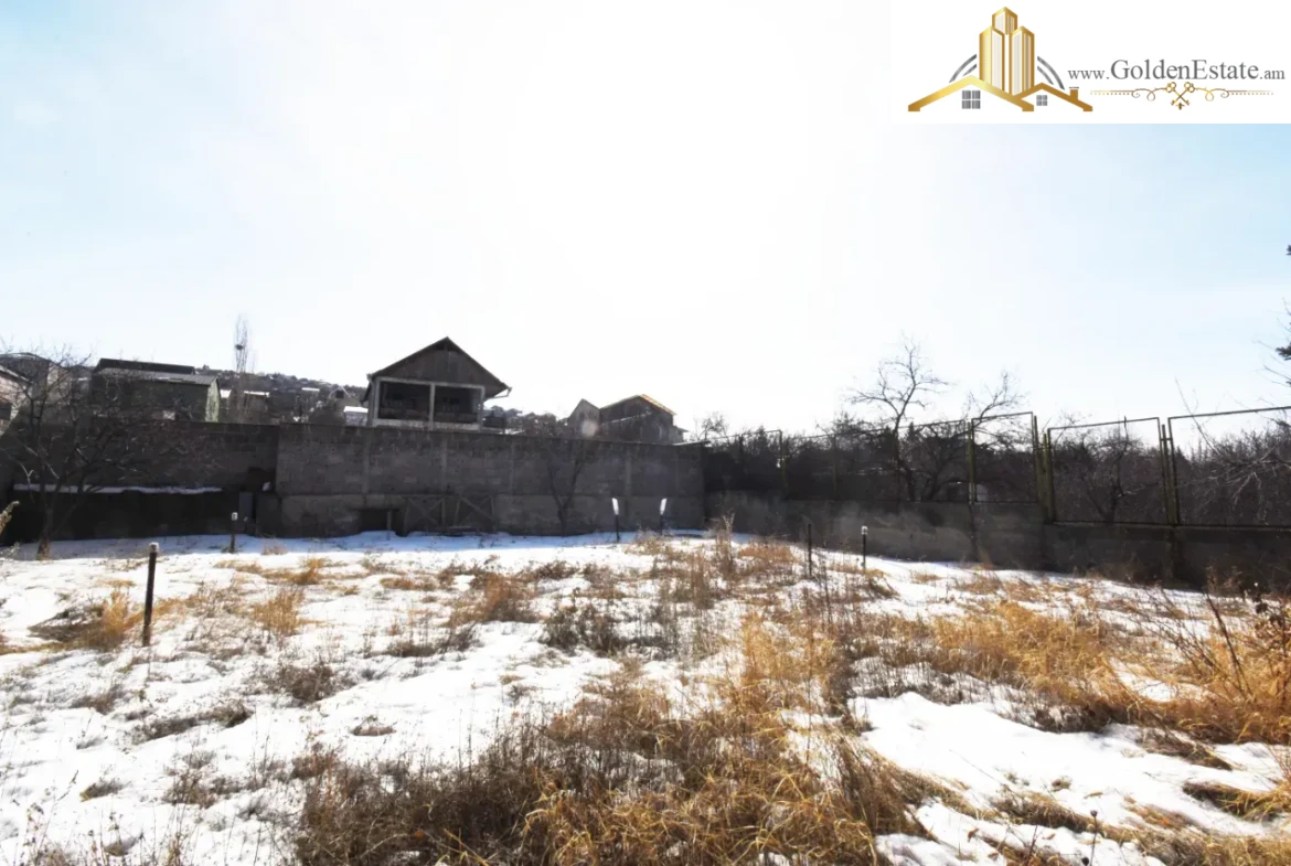 Երկու հարկանի քարե տուն Ձորաղբյուր 37-րդ փողոցում Նոր Նորքում, 270 քմ, 720 քմ հողի վրա