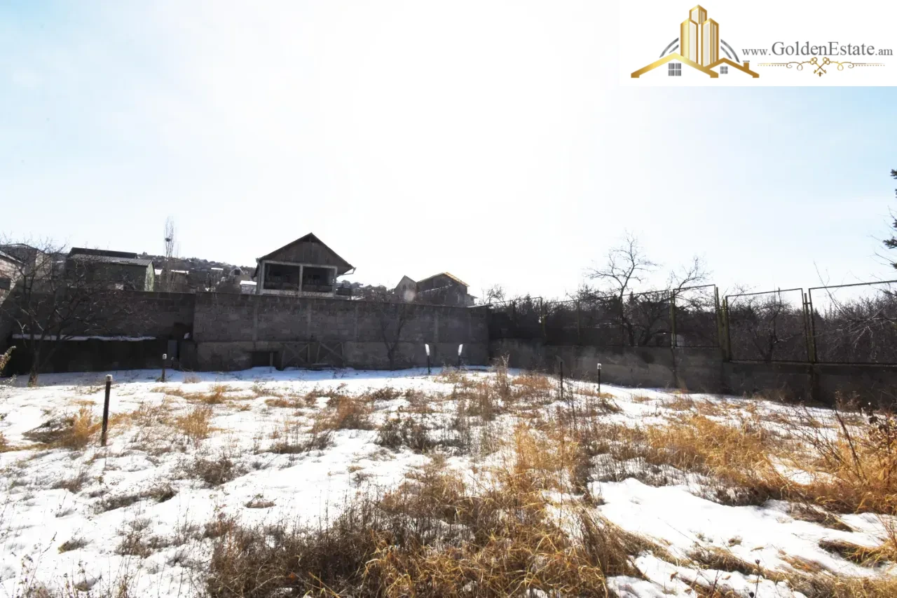 Երկու հարկանի քարե տուն Ձորաղբյուր 37-րդ փողոցում Նոր Նորքում, 270 քմ, 720 քմ հողի վրա