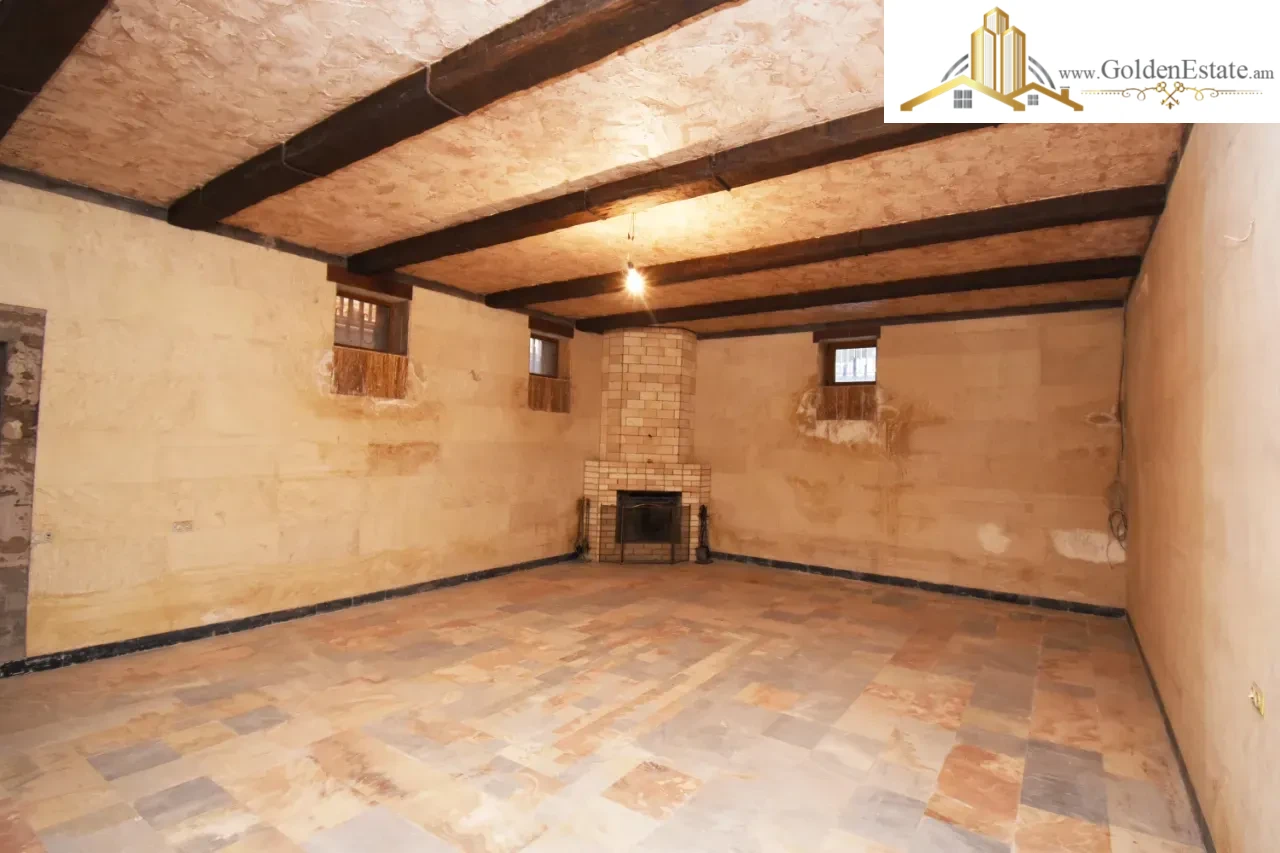Երկու հարկանի քարե տուն Ձորաղբյուր 37-րդ փողոցում Նոր Նորքում, 270 քմ, 720 քմ հողի վրա