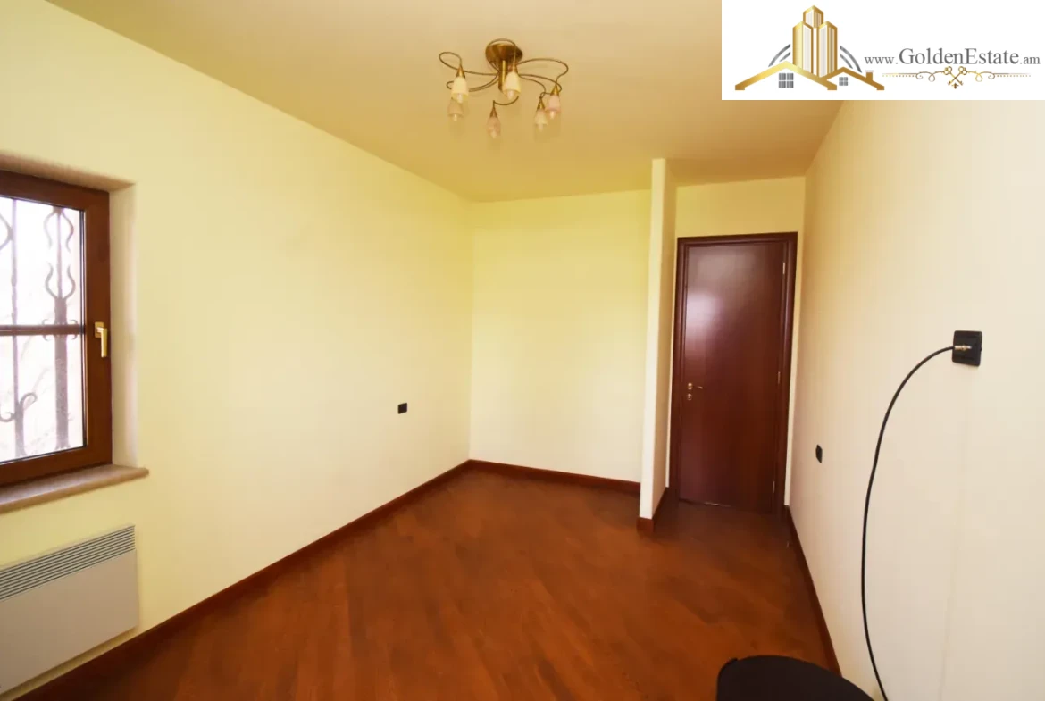 Երկու հարկանի քարե տուն Ձորաղբյուր 37-րդ փողոցում Նոր Նորքում, 270 քմ, 720 քմ հողի վրա