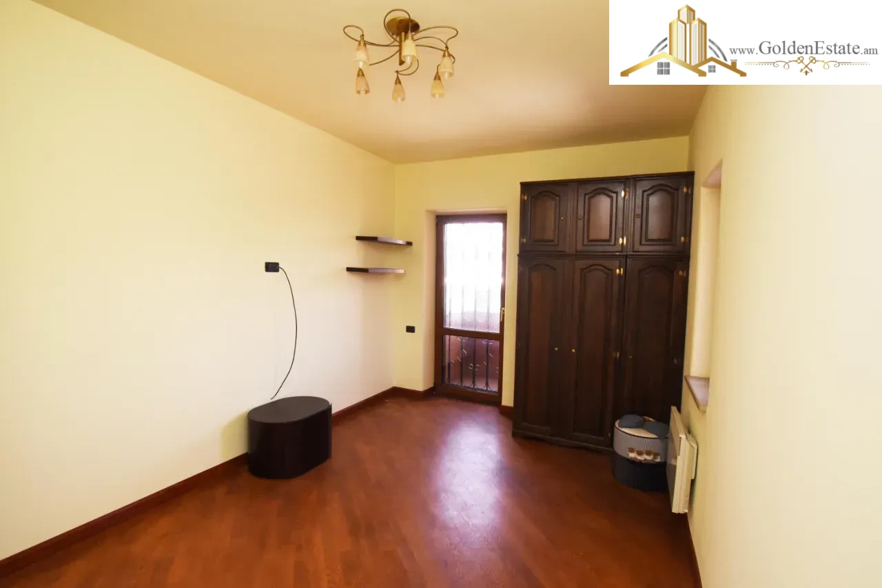 Երկու հարկանի քարե տուն Ձորաղբյուր 37-րդ փողոցում Նոր Նորքում, 270 քմ, 720 քմ հողի վրա