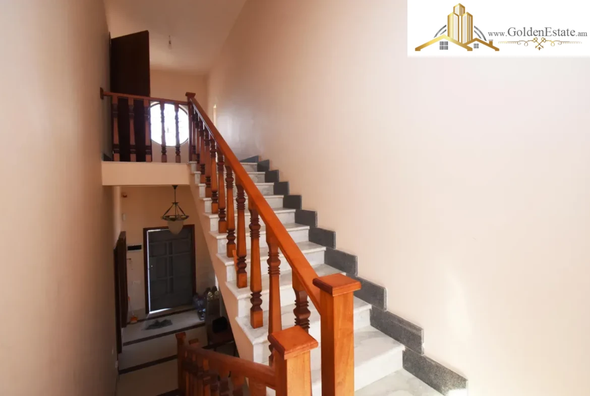 Երկու հարկանի քարե տուն Ձորաղբյուր 37-րդ փողոցում Նոր Նորքում, 270 քմ, 720 քմ հողի վրա