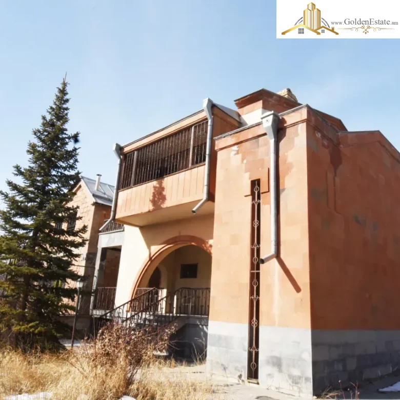 Երկու հարկանի քարե տուն Ձորաղբյուր 37-րդ փողոցում Նոր Նորքում, 270 քմ, 720 քմ հողի վրա