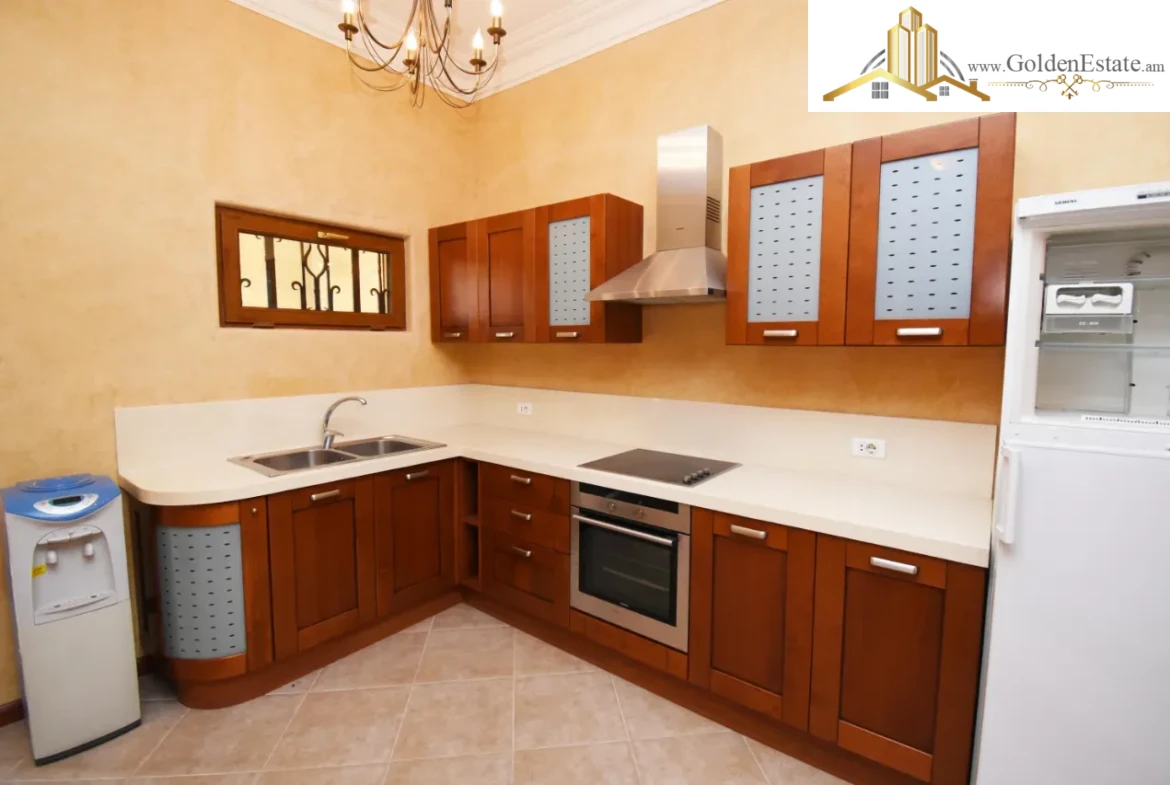 Երկու հարկանի քարե տուն Ձորաղբյուր 37-րդ փողոցում Նոր Նորքում, 270 քմ, 720 քմ հողի վրա