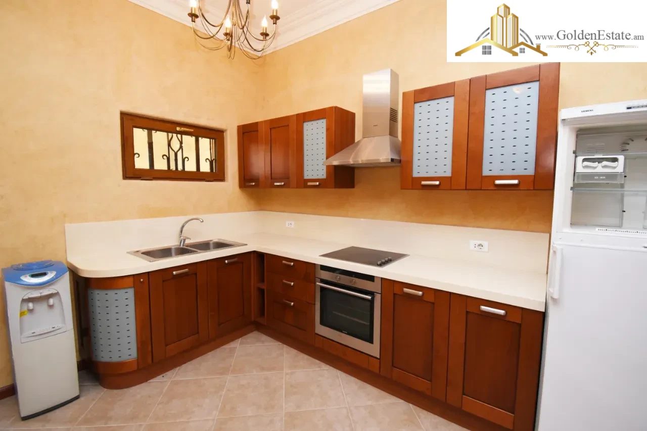 Երկու հարկանի քարե տուն Ձորաղբյուր 37-րդ փողոցում Նոր Նորքում, 270 քմ, 720 քմ հողի վրա