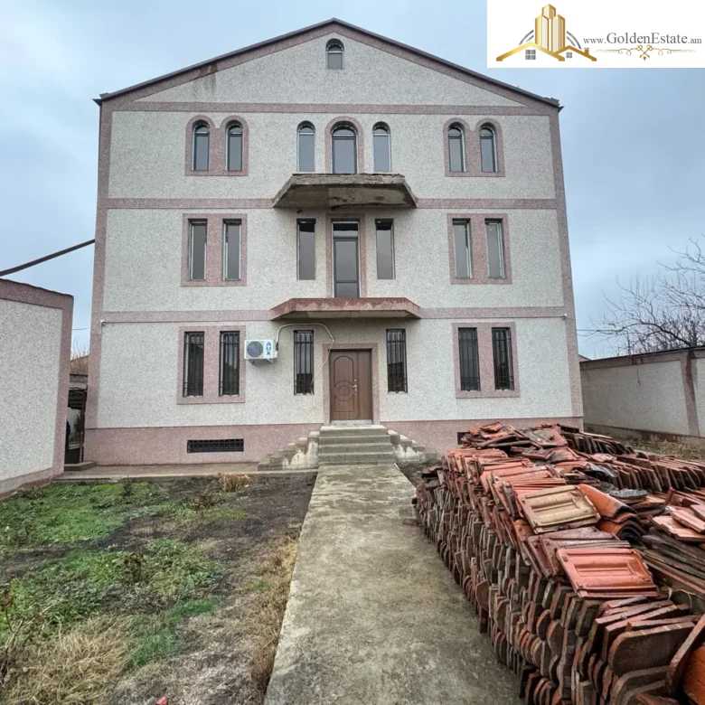 Երեք հարկանի քարե տուն Մալաթիա-Սեբաստիայում, 890 քմ, 880 քմ հողի վրա, 3+ սանհանգույց