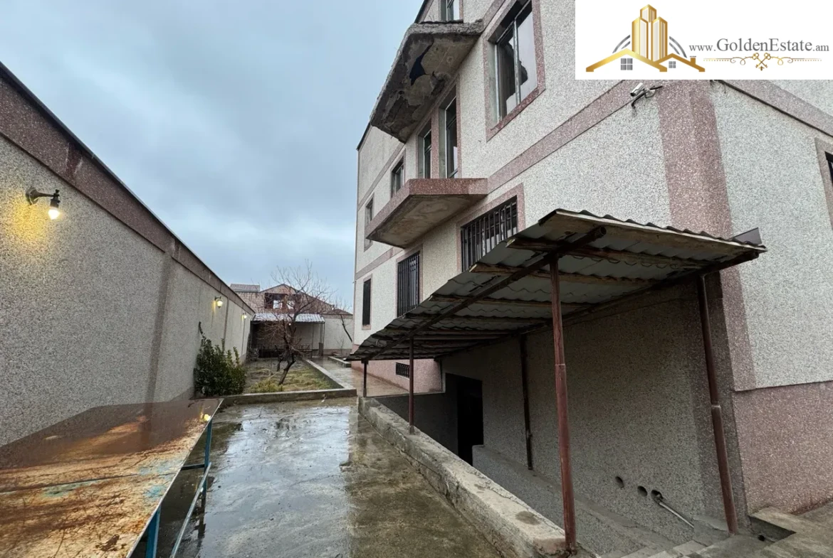 Երեք հարկանի քարե տուն Մալաթիա-Սեբաստիայում, 890 քմ, 880 քմ հողի վրա, 3+ սանհանգույց