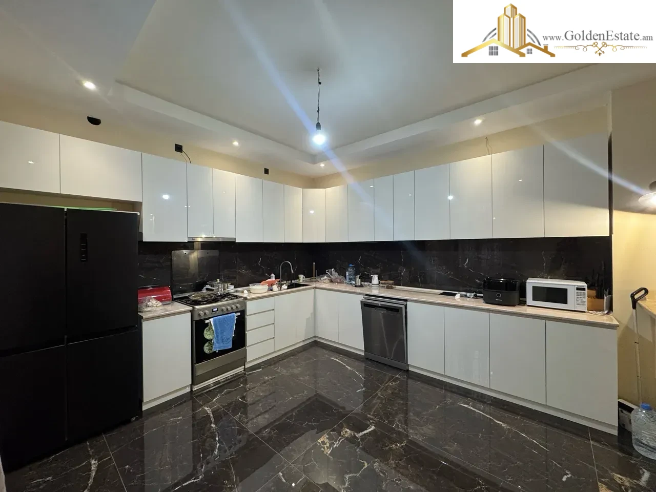 Երեք հարկանի քարե տուն Մալաթիա-Սեբաստիայում, 890 քմ, 880 քմ հողի վրա, 3+ սանհանգույց