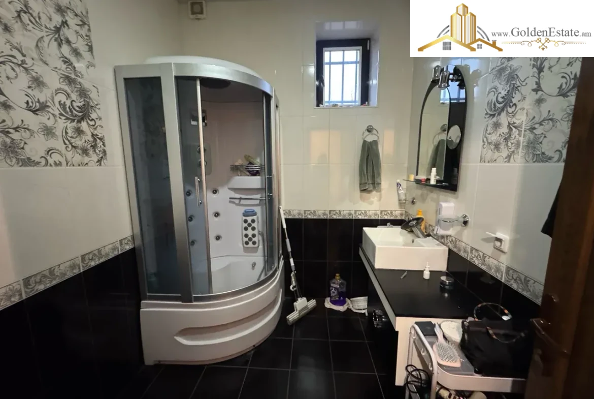 Երեք հարկանի քարե տուն Մալաթիա-Սեբաստիայում, 890 քմ, 880 քմ հողի վրա, 3+ սանհանգույց