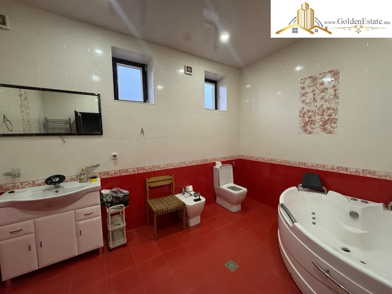 Երեք հարկանի քարե տուն Մալաթիա-Սեբաստիայում, 890 քմ, 880 քմ հողի վրա, 3+ սանհանգույց