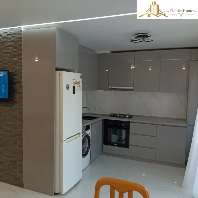 3 սենյականոց բնակարան Կոմիտասի պողոտայում Արաբկիրում, 80 քմ, նախավերջին հարկ, բարձր առաստաղներ