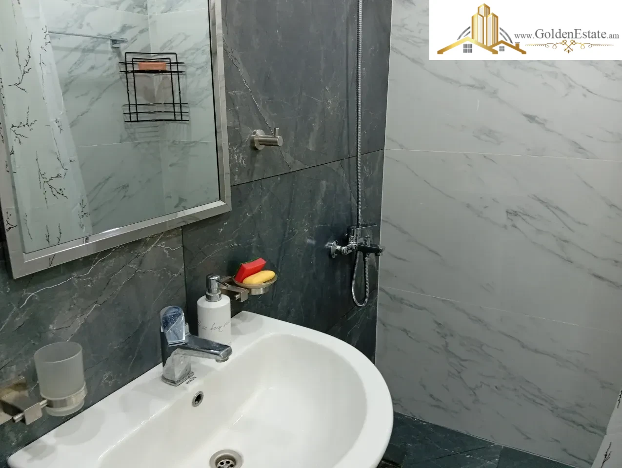 3 սենյականոց բնակարան Կոմիտասի պողոտայում Արաբկիրում, 80 քմ, նախավերջին հարկ, բարձր առաստաղներ