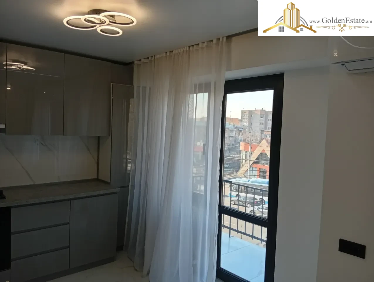 3 սենյականոց բնակարան Կոմիտասի պողոտայում Արաբկիրում, 80 քմ, նախավերջին հարկ, բարձր առաստաղներ