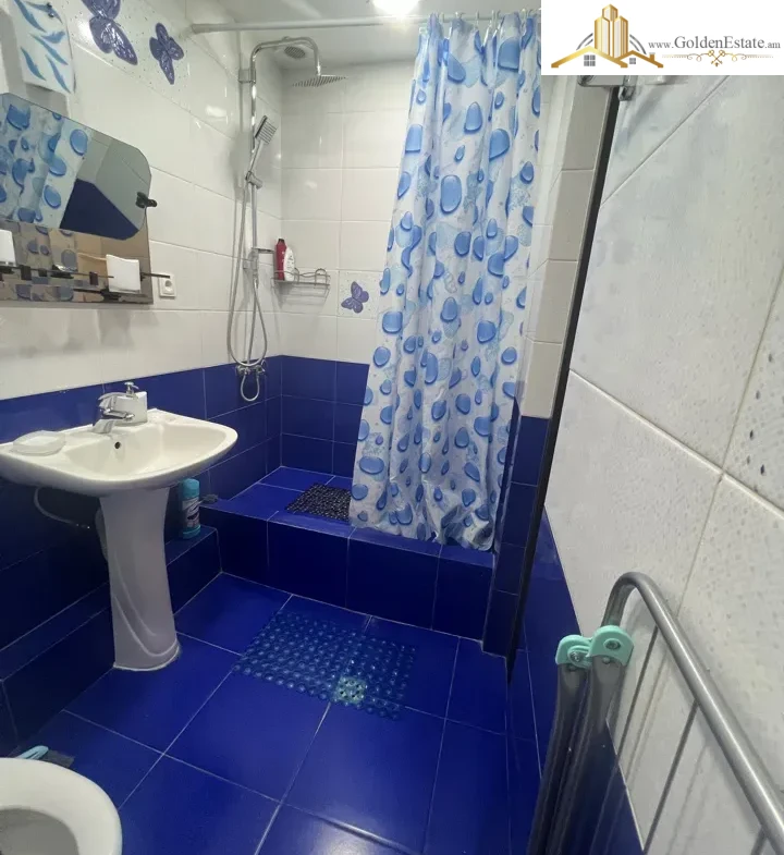 2 սենյականոց բնակարան Կիևյան փողոցի 1-ին նրբանցքում Արաբկիրում, 40 քմ, 2/5 հարկ, բարձր առաստաղներ