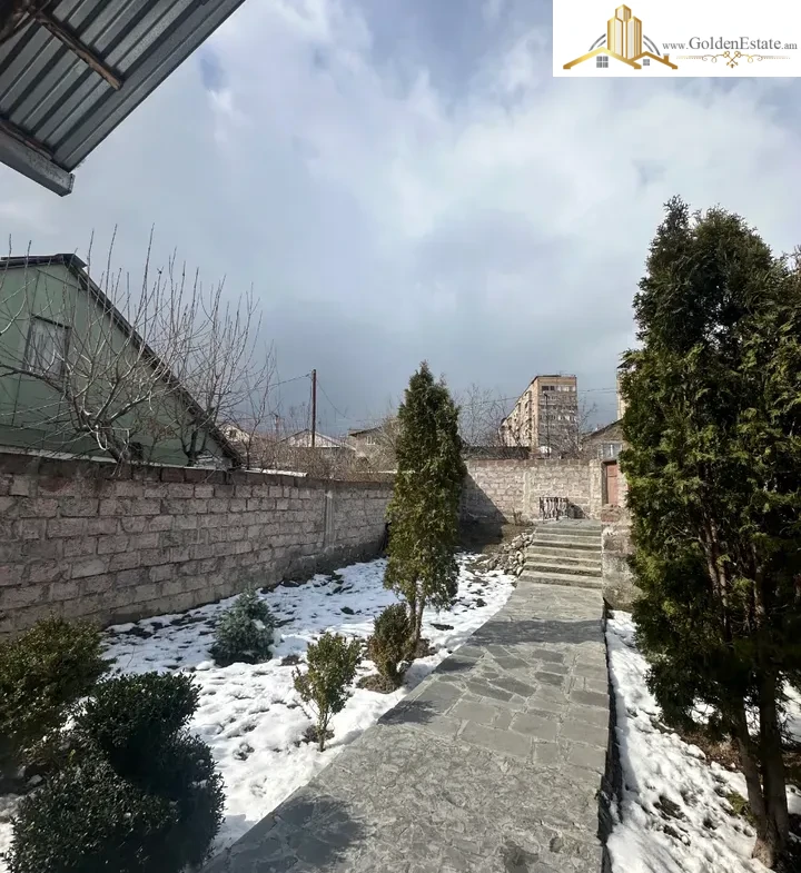 Մեկ հարկանի քարե տուն Այգեգործների փողոցում Նոր Նորքում, 135 քմ, 500 քմ հողի վրա, 2 սանհանգույց