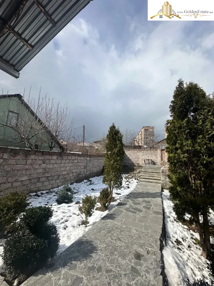 Մեկ հարկանի քարե տուն Այգեգործների փողոցում Նոր Նորքում, 135 քմ, 500 քմ հողի վրա, 2 սանհանգույց