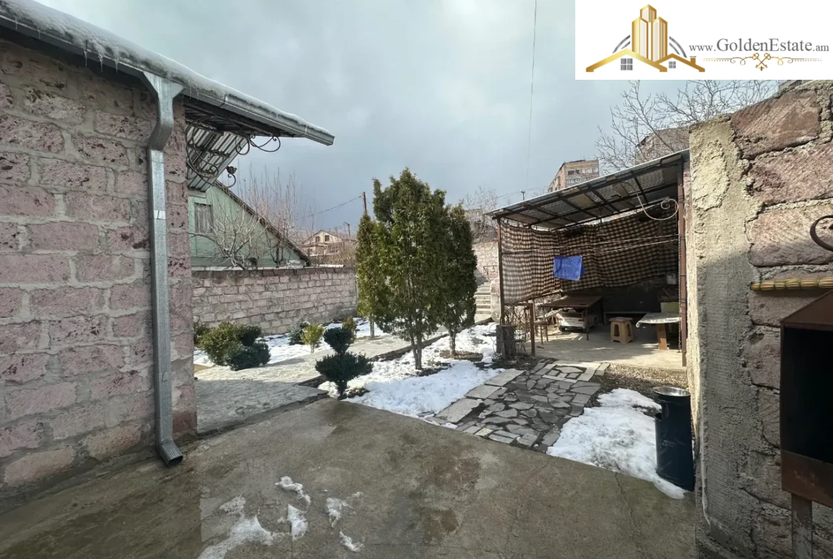 Մեկ հարկանի քարե տուն Այգեգործների փողոցում Նոր Նորքում, 135 քմ, 500 քմ հողի վրա, 2 սանհանգույց