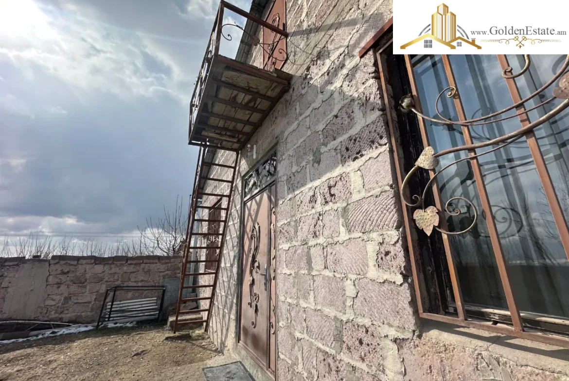 Մեկ հարկանի քարե տուն Այգեգործների փողոցում Նոր Նորքում, 135 քմ, 500 քմ հողի վրա, 2 սանհանգույց