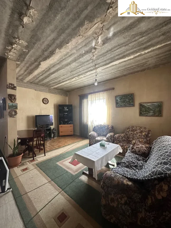 Մեկ հարկանի քարե տուն Այգեգործների փողոցում Նոր Նորքում, 135 քմ, 500 քմ հողի վրա, 2 սանհանգույց