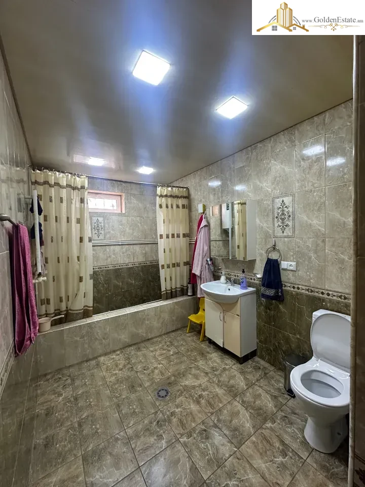 Մեկ հարկանի քարե տուն Այգեգործների փողոցում Նոր Նորքում, 135 քմ, 500 քմ հողի վրա, 2 սանհանգույց