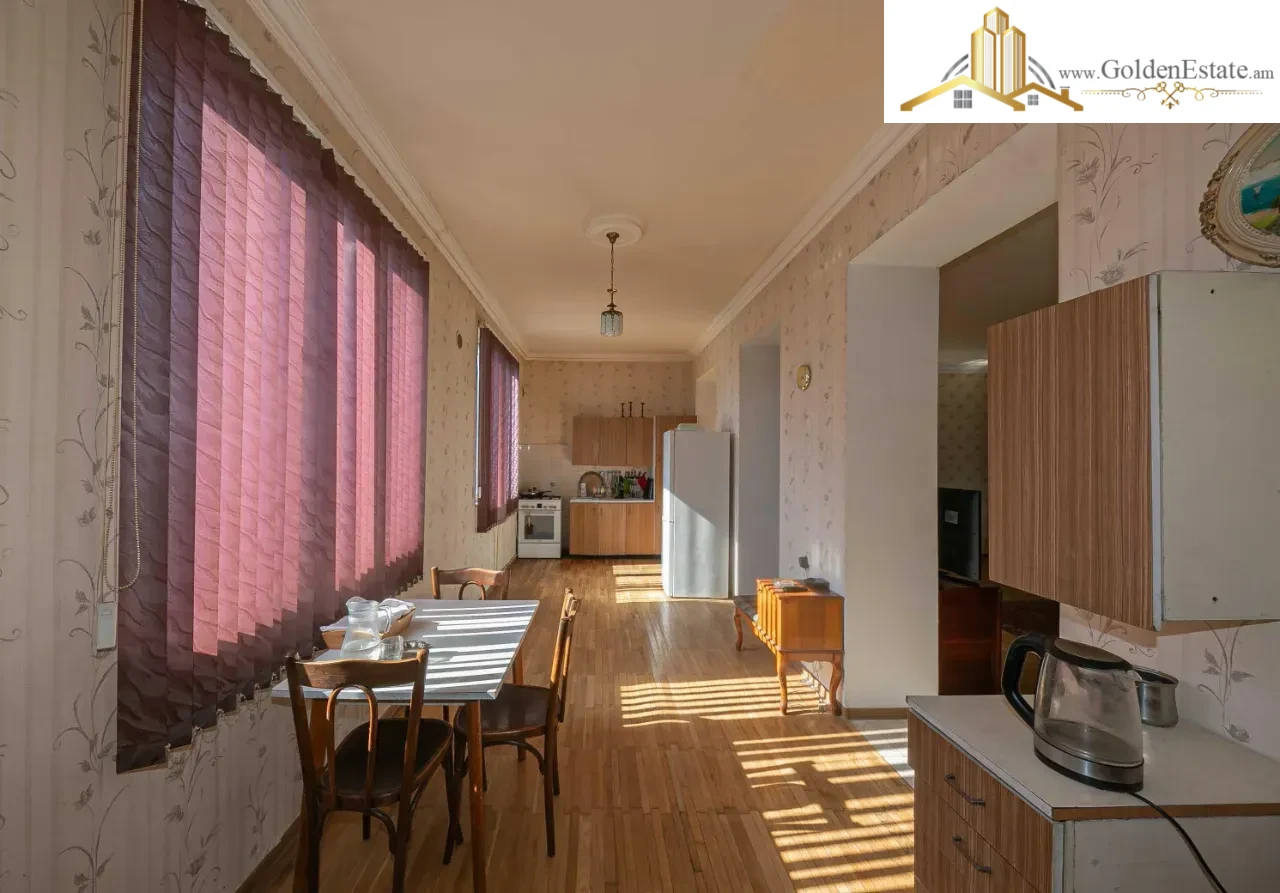 Երկու հարկանի քարե տուն Կիևյան փողոցի 2-րդ նրբանցքում Արաբկիրում, 94 քմ, 360 քմ հողի վրա