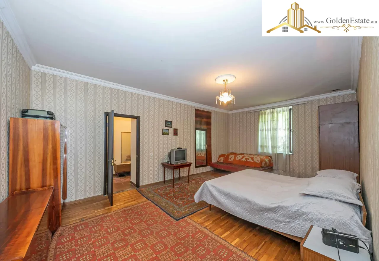 Երկու հարկանի քարե տուն Կիևյան փողոցի 2-րդ նրբանցքում Արաբկիրում, 94 քմ, 360 քմ հողի վրա