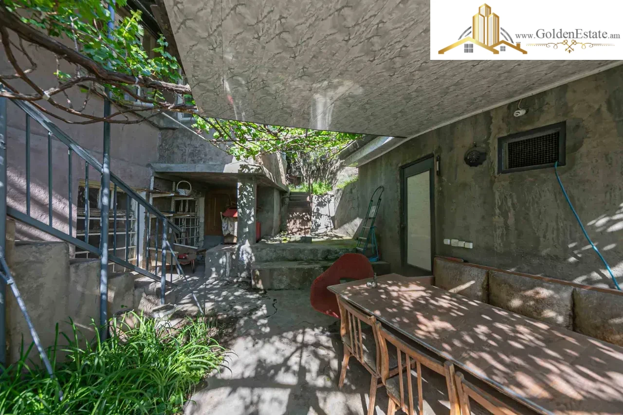 Երկու հարկանի քարե տուն Կիևյան փողոցի 2-րդ նրբանցքում Արաբկիրում, 94 քմ, 360 քմ հողի վրա