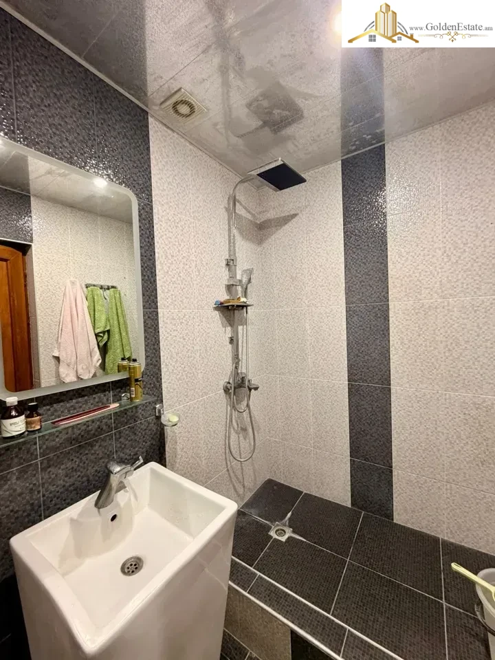 3 սենյականոց բնակարան Հրաչյա Քոչարի փողոցում Արաբկիրում, 78 քմ, 2/5 հարկ, բարձր առաստաղներ