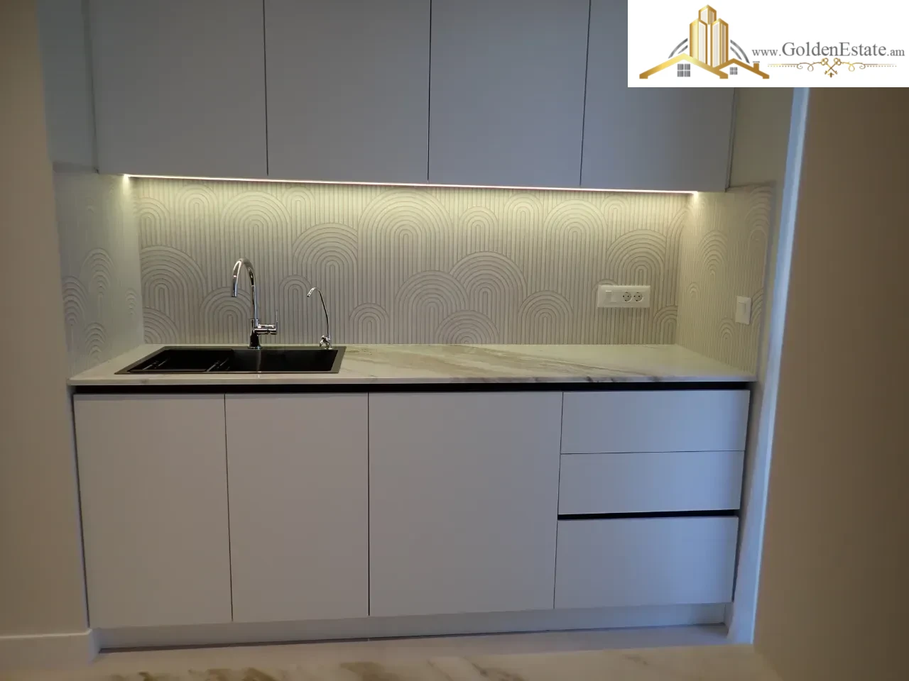 3 սենյականոց բնակարան նորակառույց շենքում Արշակունյաց պողոտայում կենտրոնում, 60 քմ, 6/18 հարկ