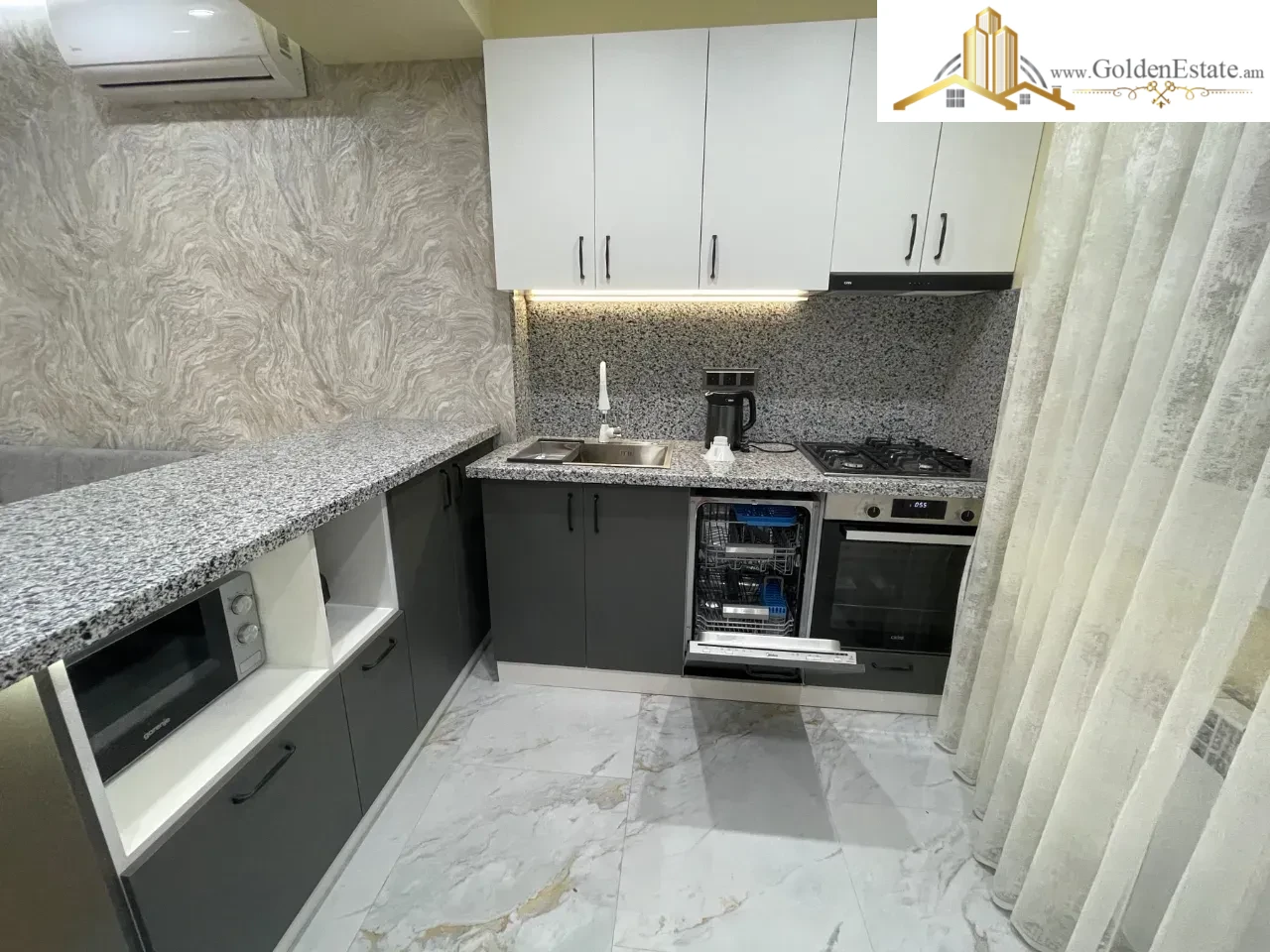 3 սենյականոց բնակարան Միքայել Չայլախյան փողոցում կենտրոնում, 67 քմ, 3/10 հարկ, բարձր առաստաղներ