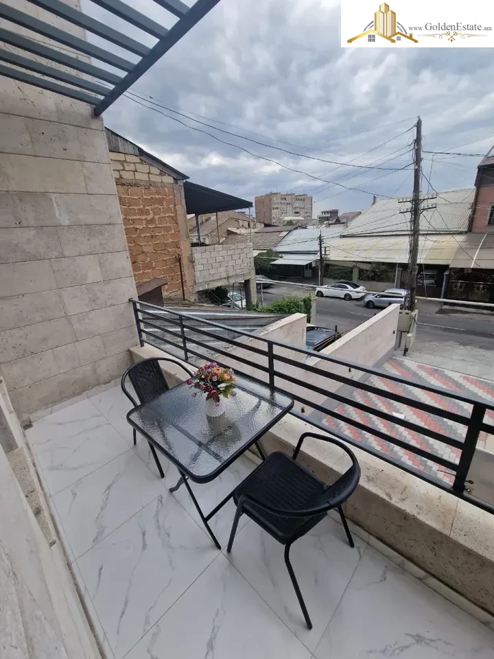 3 սենյականոց բնակարան նորակառույց շենքում Մուրացանի փողոցում Էրեբունիում, 63 քմ, նախավերջին հարկ