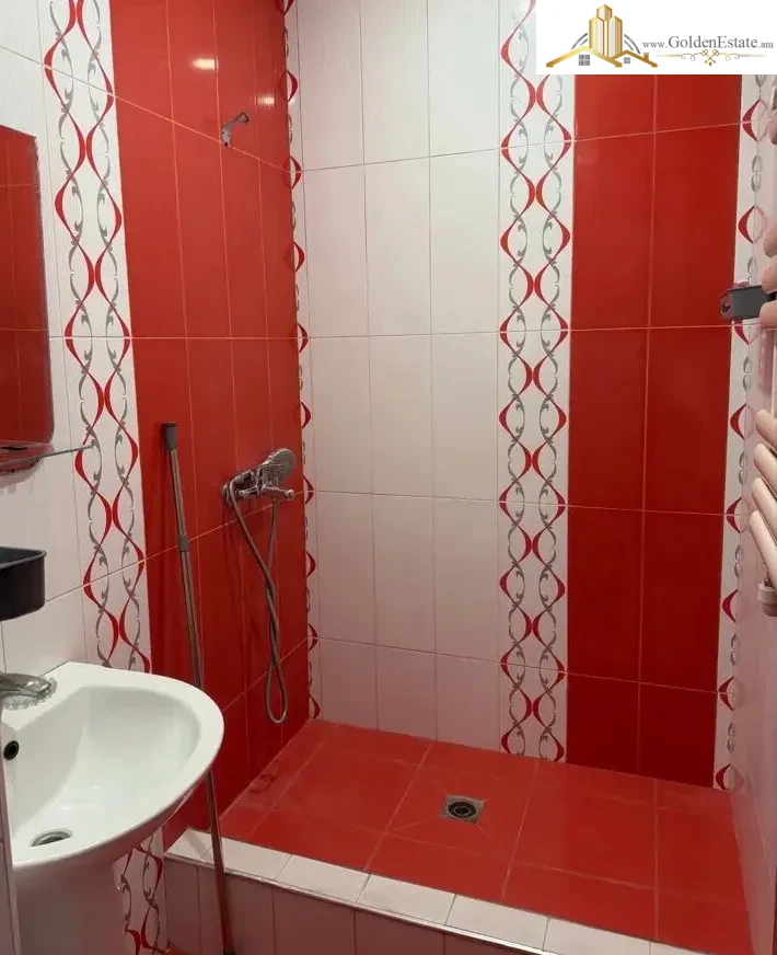 3 սենյականոց բնակարան նորակառույց շենքում Ադոնցի փողոցում Արաբկիրում, 80 քմ, 10/14 հարկ