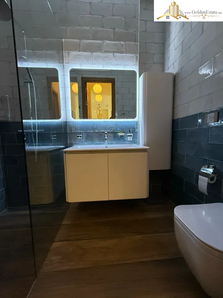 3 սենյականոց բնակարան նորակառույց շենքում Ռոստոմի փողոցում կենտրոնում, 76 քմ, բարձր առաստաղներ