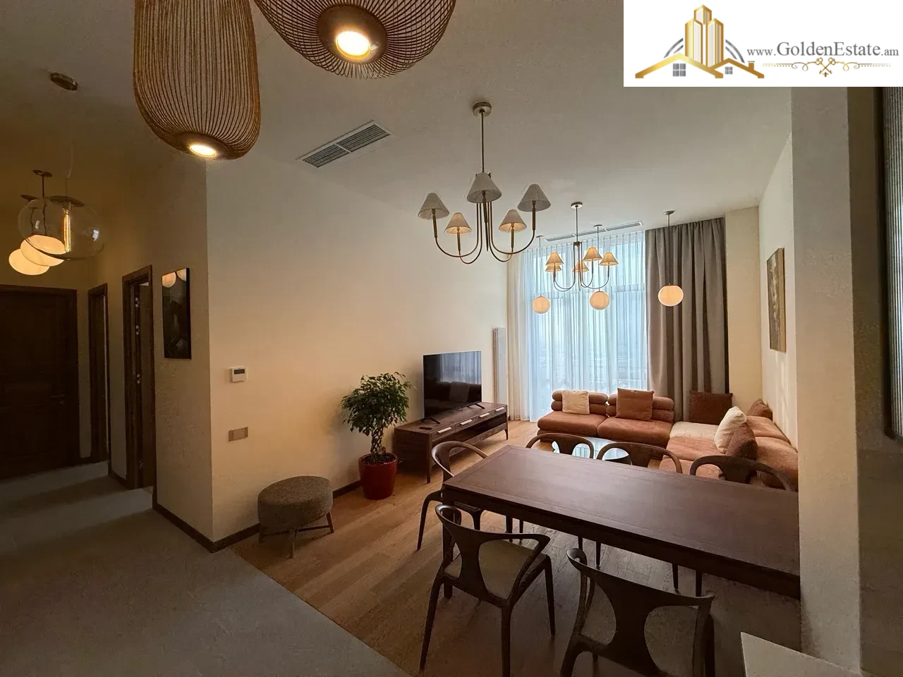 3 սենյականոց բնակարան նորակառույց շենքում Ռոստոմի փողոցում կենտրոնում, 76 քմ, բարձր առաստաղներ