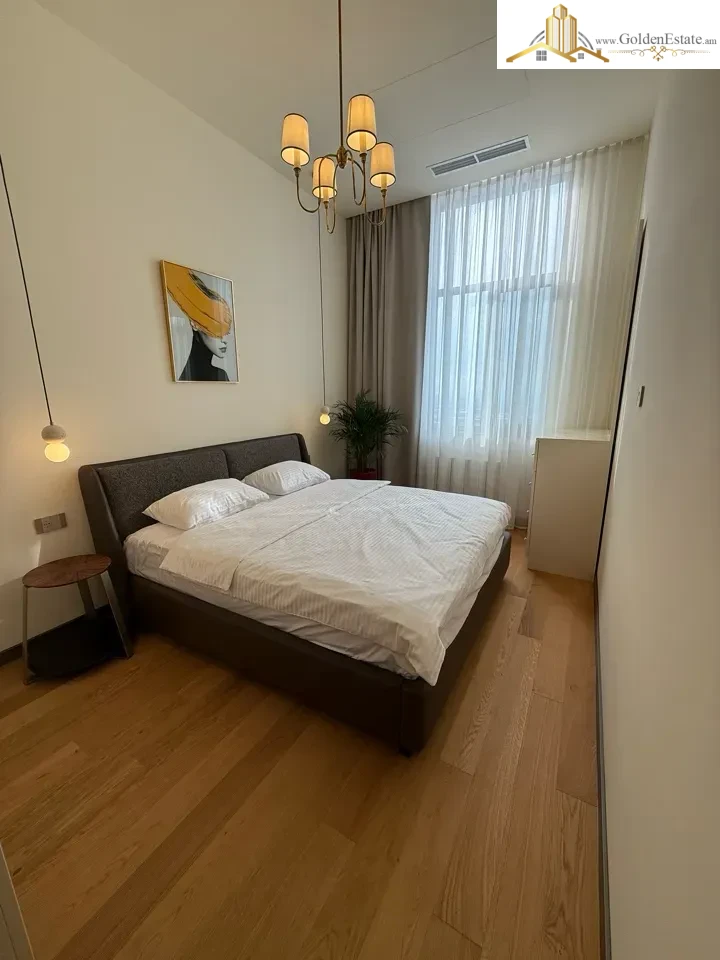 3 սենյականոց բնակարան նորակառույց շենքում Ռոստոմի փողոցում կենտրոնում, 76 քմ, բարձր առաստաղներ