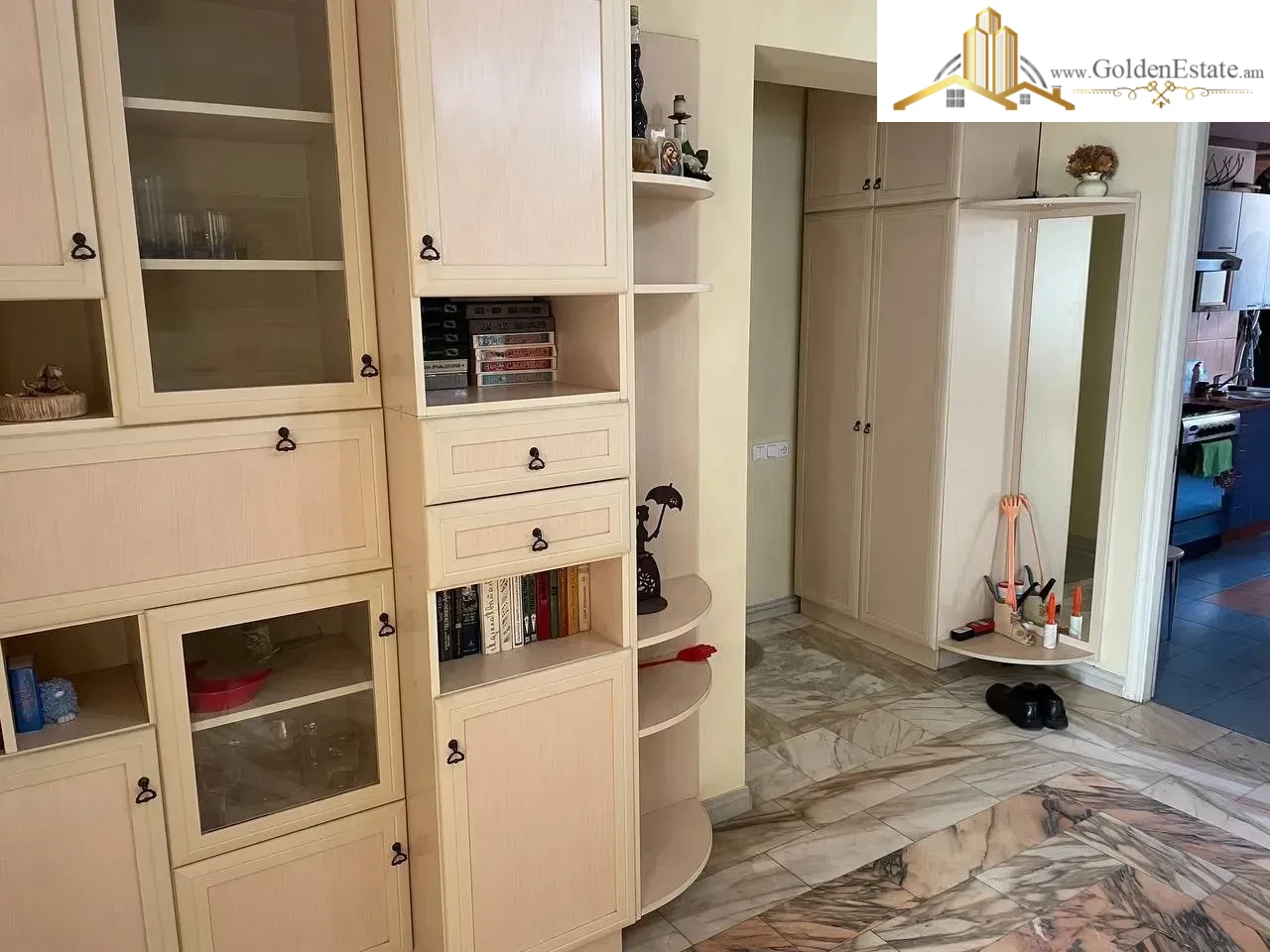 3 սենյականոց բնակարան Օրբելի եղբայրների փողոցում կենտրոնում, 81 քմ, 5/10 հարկ, 2 սանհանգույց