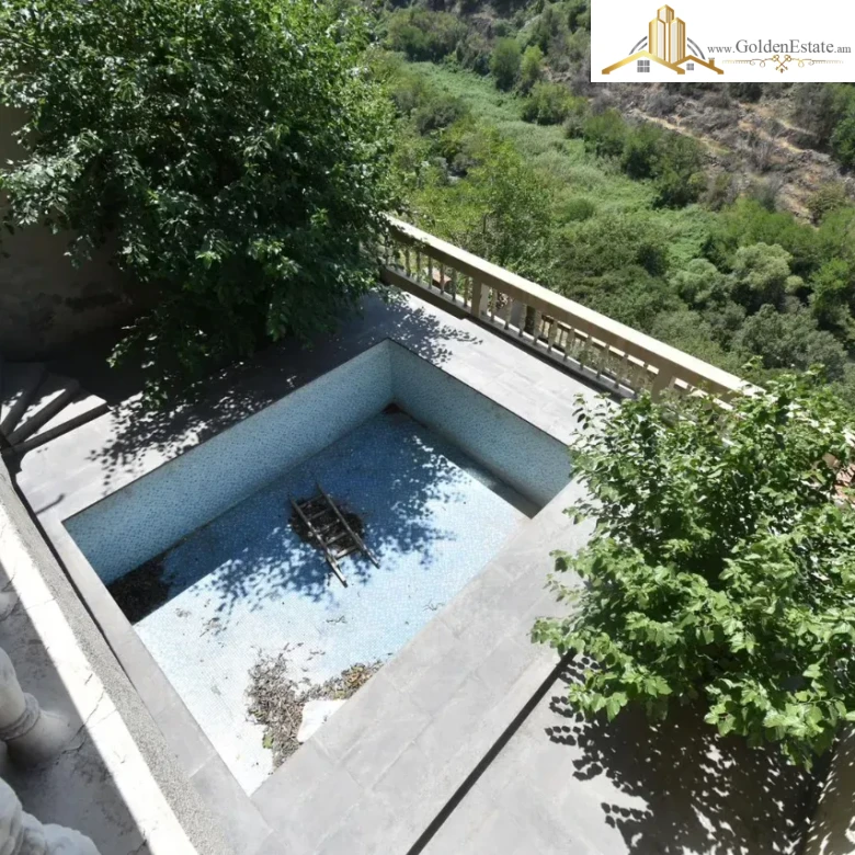 Չորս հարկանի տուն Քեռու փողոցում Արաբկիրում, 500 քմ, 400 քմ հողի վրա, 3+ սանհանգույց