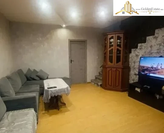 Երկու հարկանի քարե տուն Սարի Թաղի 1-ին և 2-րդ շարքերում Էրեբունիում, 192 քմ, 10 քմ հողի վրա