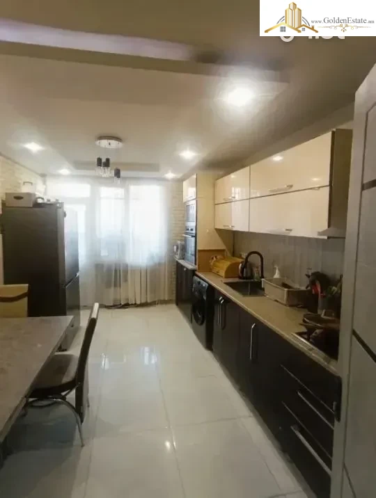 Երկու հարկանի քարե տուն Սարի Թաղի 1-ին և 2-րդ շարքերում Էրեբունիում, 192 քմ, 10 քմ հողի վրա