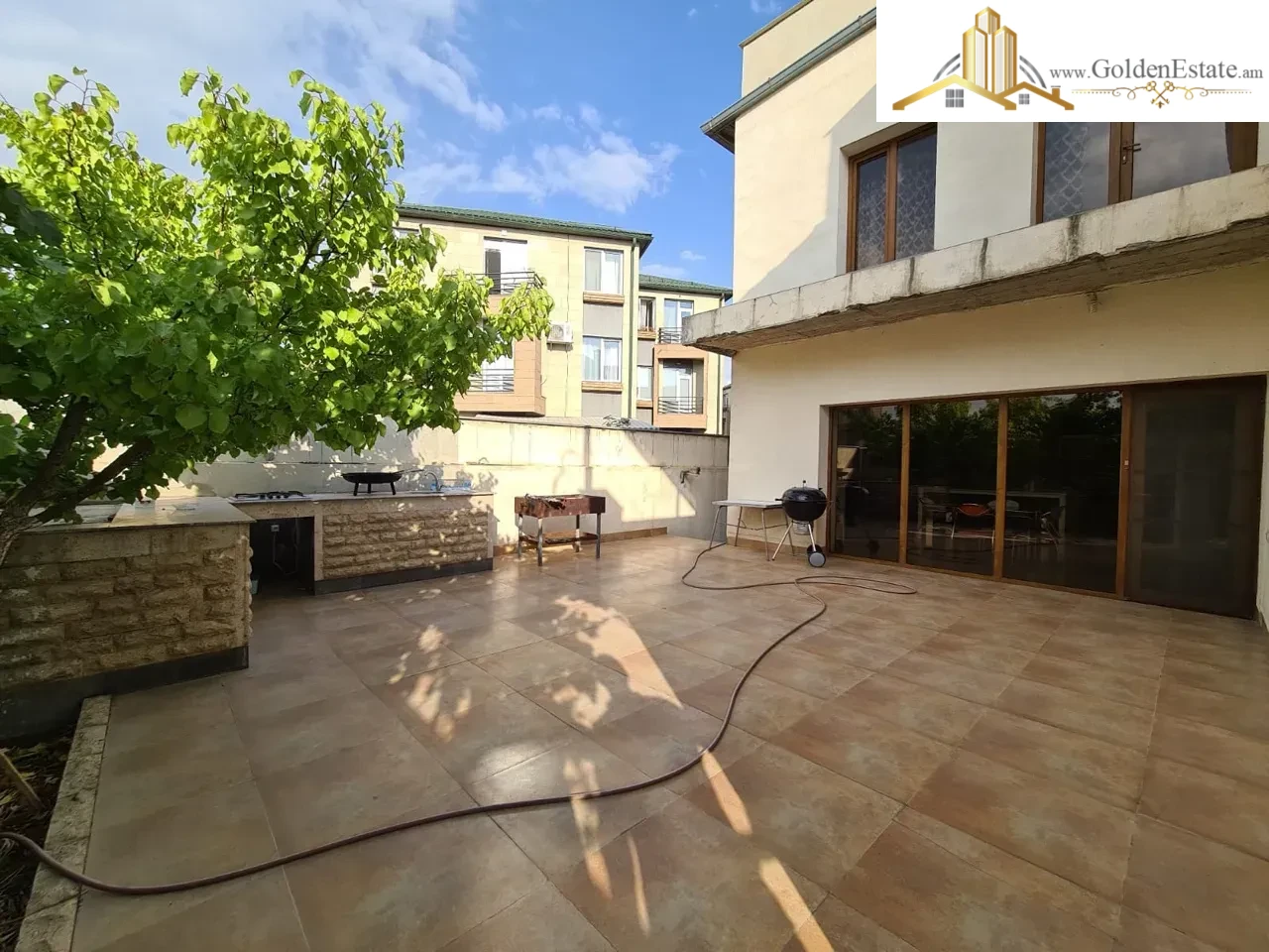 Երկու հարկանի քարե տուն Բագրևանդի փողոցում Նոր Նորքում, 320 քմ, 600 քմ հողի վրա, 3+ սանհանգույց