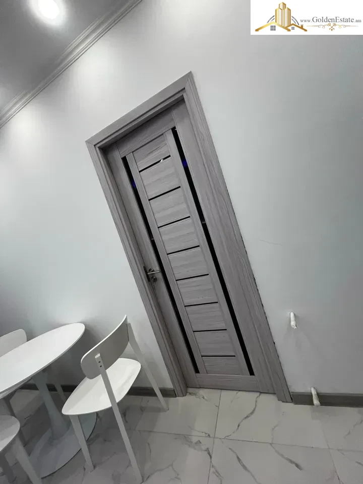 2 սենյականոց բնակարան նորակառույց շենքում Մուրացանի փողոցում Էրեբունիում, 46 քմ, 1/3 հարկ, քարե շենք