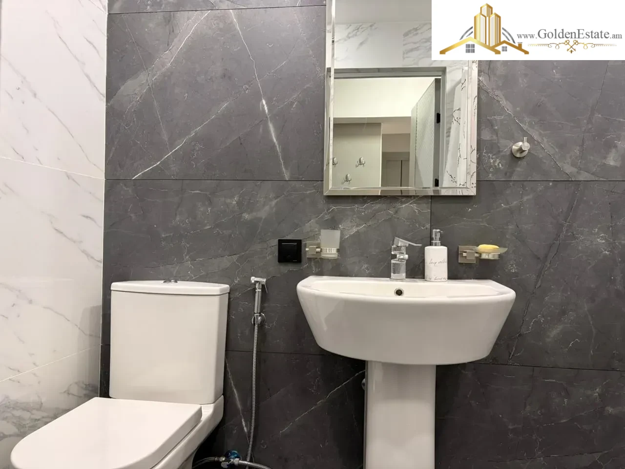 3 սենյականոց բնակարան Կոմիտասի պողոտայում Արաբկիրում, 77 քմ, նախավերջին հարկ, քարե շենք