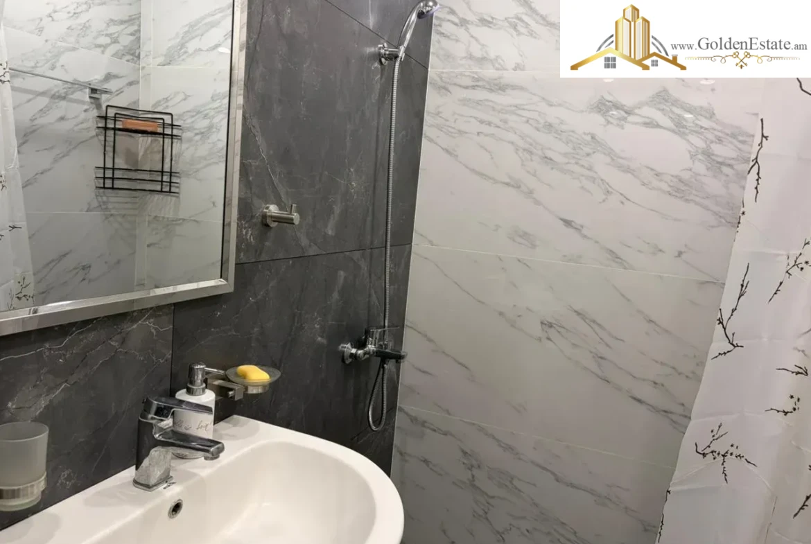 3 սենյականոց բնակարան Կոմիտասի պողոտայում Արաբկիրում, 77 քմ, նախավերջին հարկ, քարե շենք