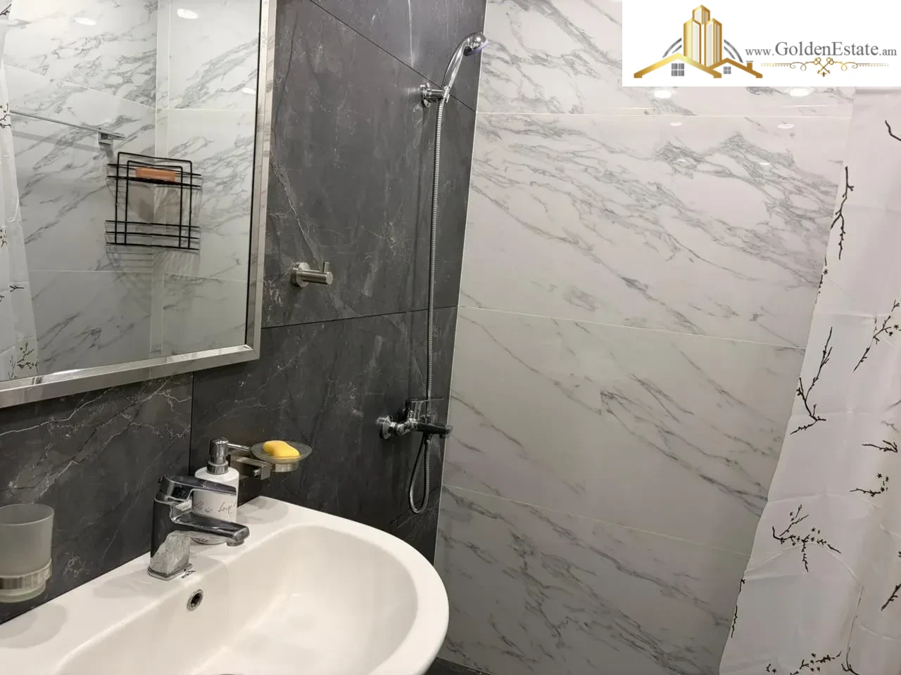 3 սենյականոց բնակարան Կոմիտասի պողոտայում Արաբկիրում, 77 քմ, նախավերջին հարկ, քարե շենք