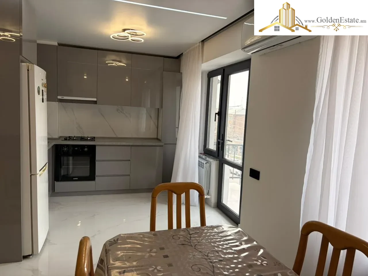 3 սենյականոց բնակարան Կոմիտասի պողոտայում Արաբկիրում, 77 քմ, նախավերջին հարկ, քարե շենք