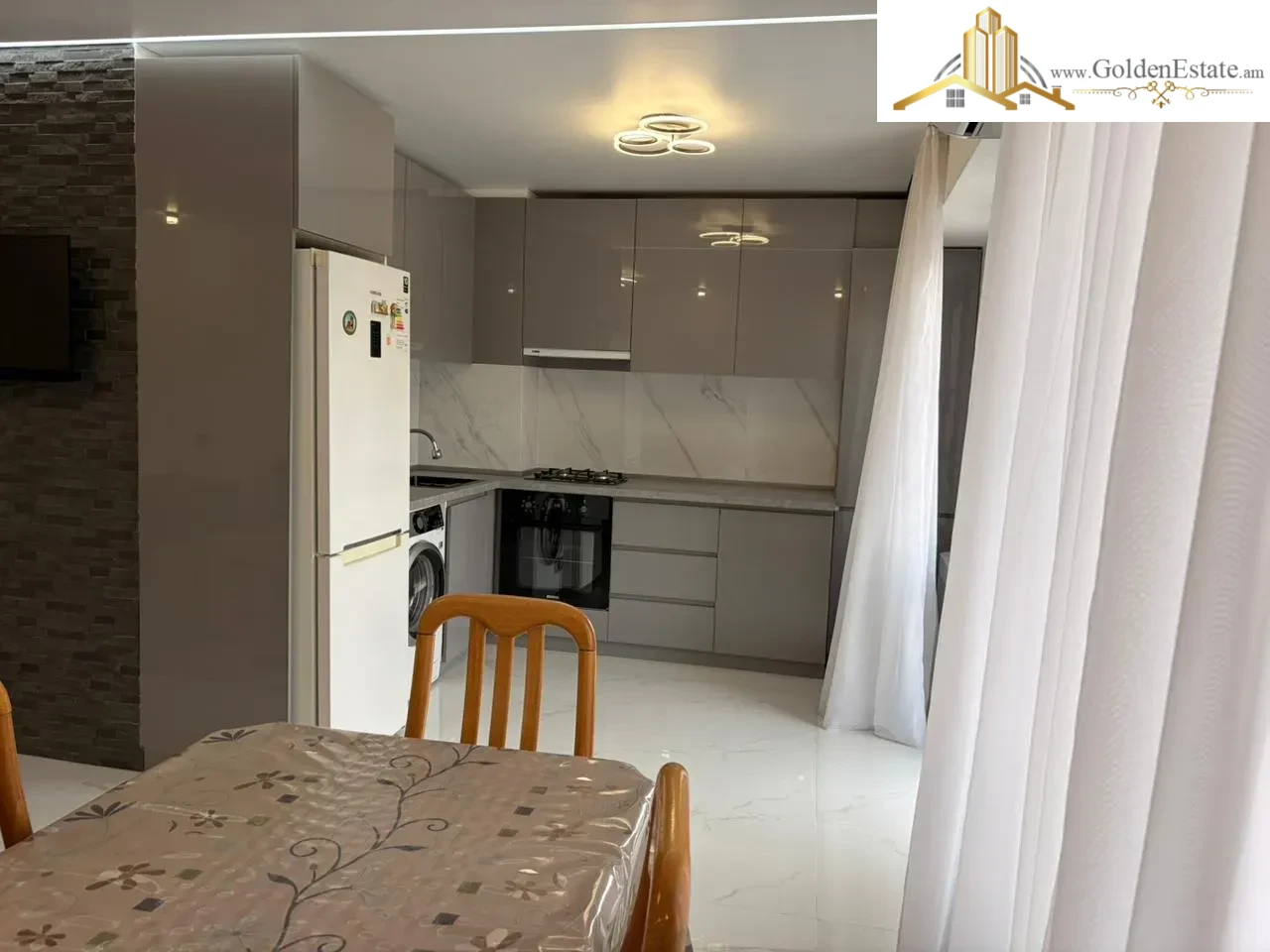 3 սենյականոց բնակարան Կոմիտասի պողոտայում Արաբկիրում, 77 քմ, նախավերջին հարկ, քարե շենք