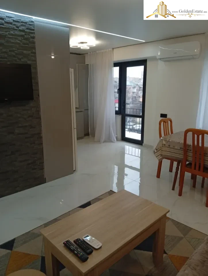 3 սենյականոց բնակարան Կոմիտասի պողոտայում Արաբկիրում, 77 քմ, նախավերջին հարկ, քարե շենք